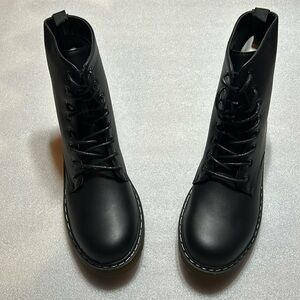 Lennox combat boots, black. Size 10. NIB.
